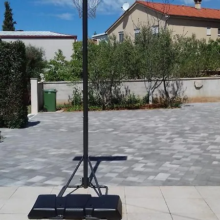 Apartament Sara *