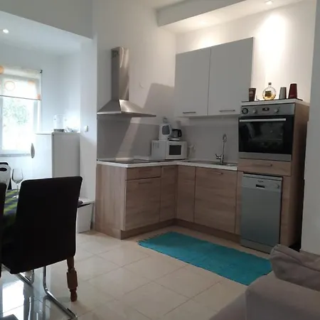 Apartament Sara *