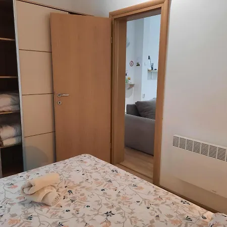 Apartament Sara *