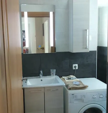 Sarah דירה זאדאר