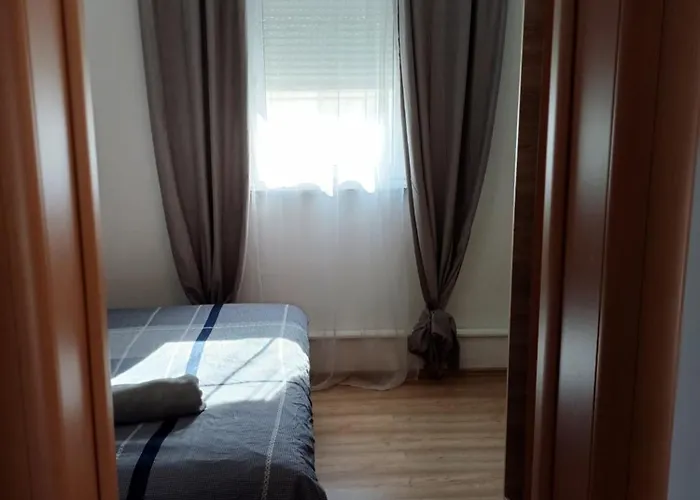 Апартаменти Sarah Задар