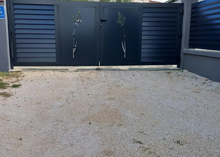 Sarah Апартаменти *